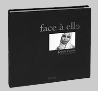 face à elle